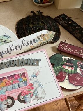 Lot of 7 holiday signs to display outside.